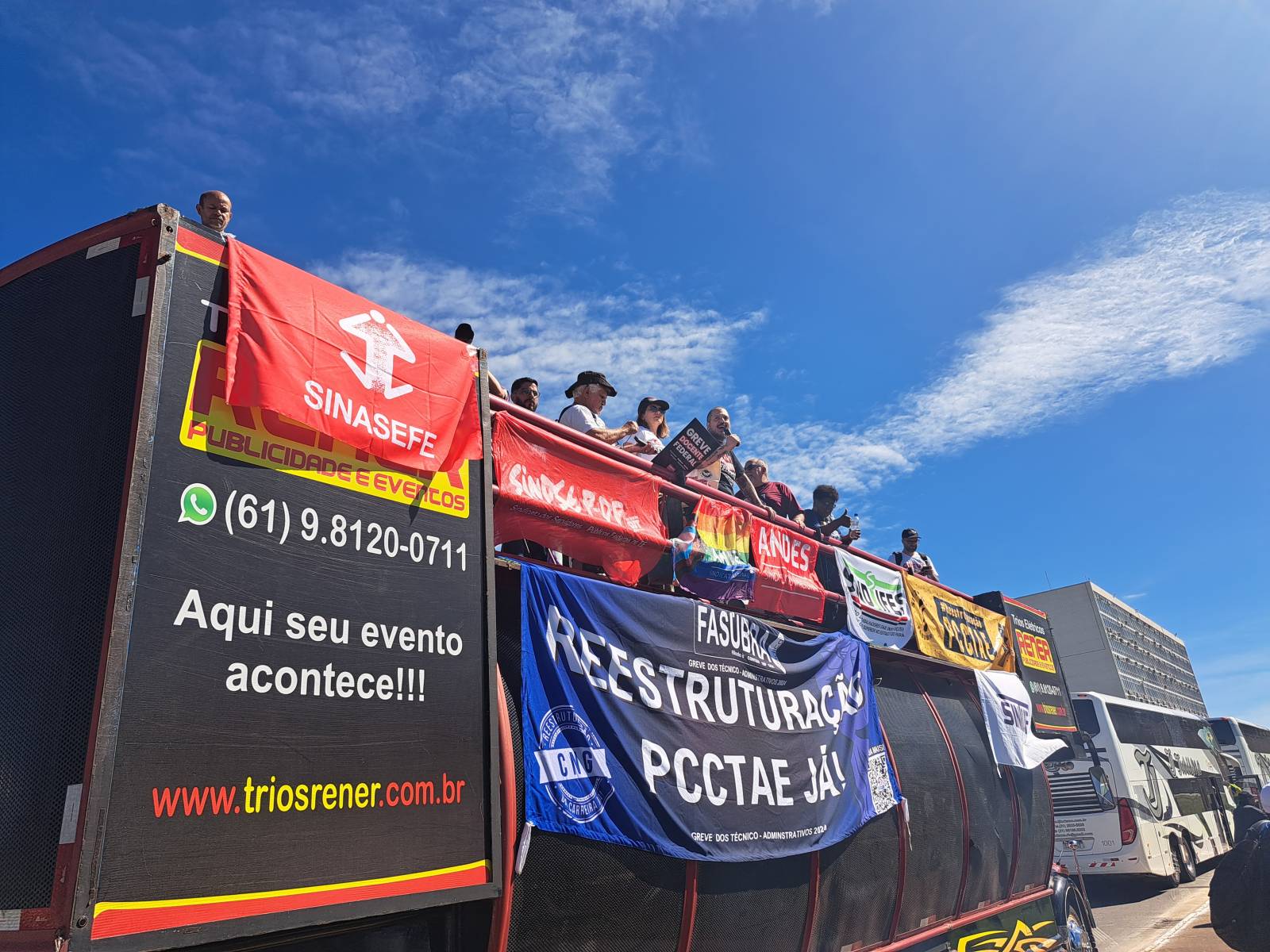 Movimento grevista do IFSertãoPE presente na Jornada de Lutas do Serviço Público em Brasília-DF